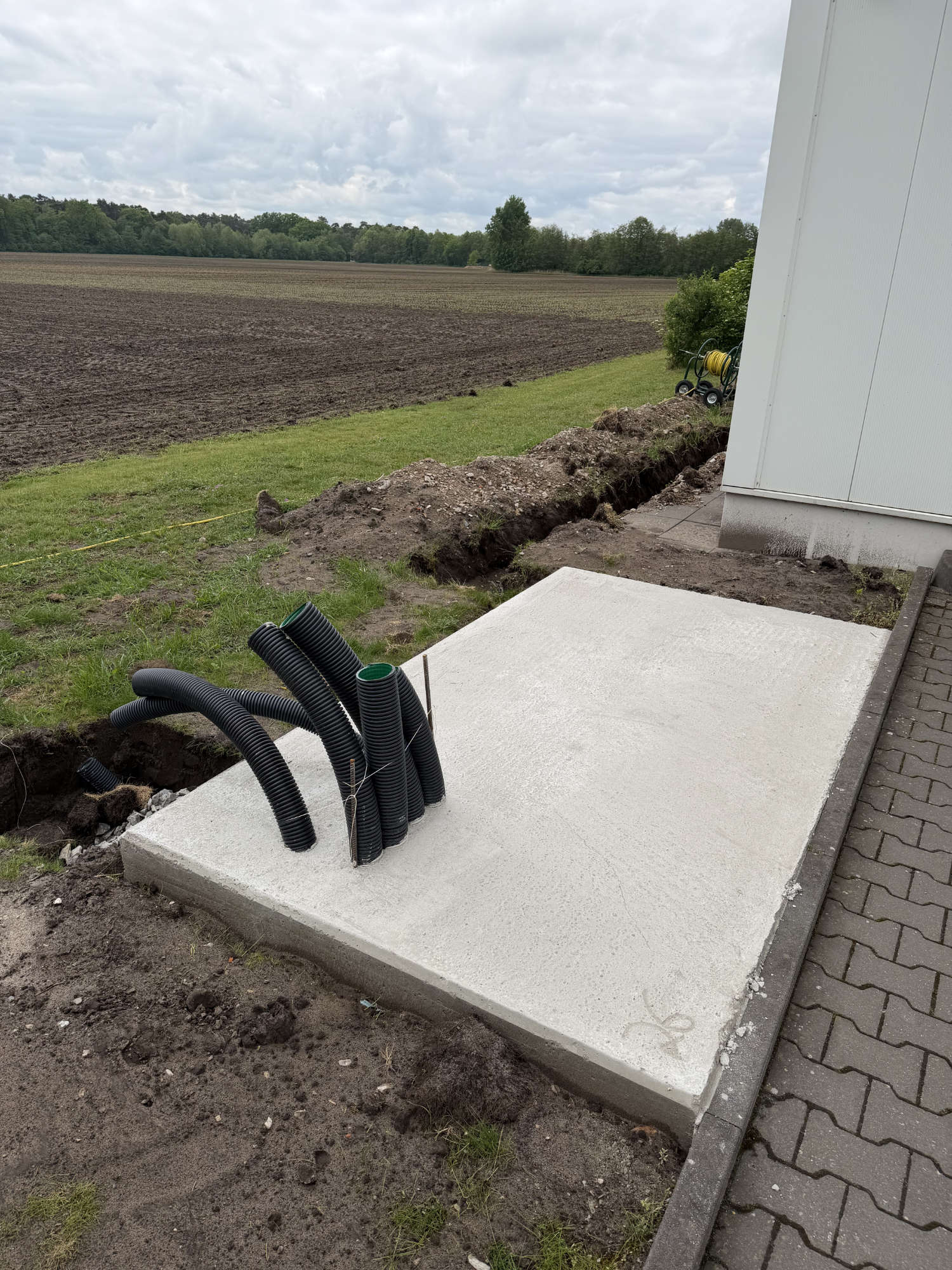 Bau-von-PV-Anlagen-und-E-Ladestationen-Delbrueck-